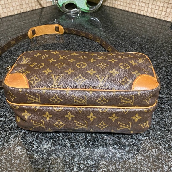 Louis Vuitton Nile Diagonal Shoulder Bag - Picture 11 of 14